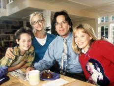 Hilary Duff and ‘Lizzie McGuire’ Cast Pay Tribute to Robert Carradine: ‘This One Hurts’
