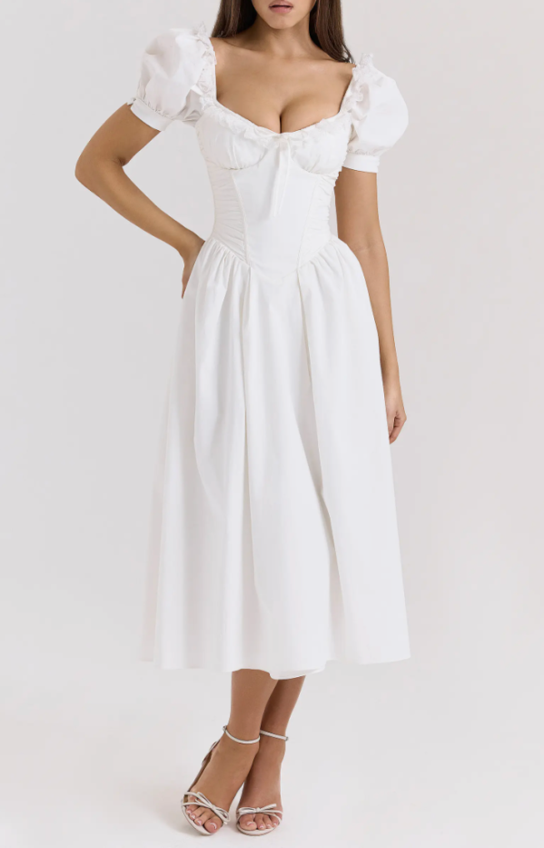 What to Wear to 'Wuthering Heights' Movie Date Night